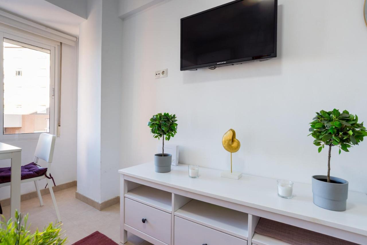 Mp7 Renovated Apartment Right On The Beach 700 Meters Away From Old Town Малага Экстерьер фото