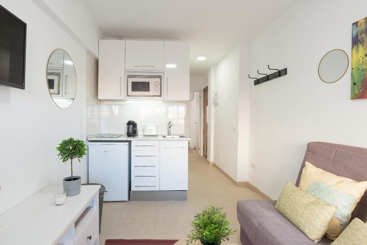 Mp7 Renovated Apartment Right On The Beach 700 Meters Away From Old Town Малага Экстерьер фото
